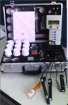 便携式水质分析仪 温度 盐度 溶氧度 ｐＨ 氨氮  型号:ZH-3S