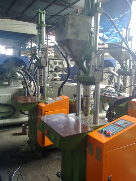 供应大量二手立式成型机,立式射出注塑机,赞扬